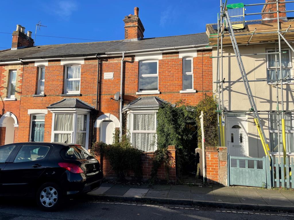 Lot: 45 - TWO-BEDROOM HOUSE CLOSE TO CITY CENTRE -